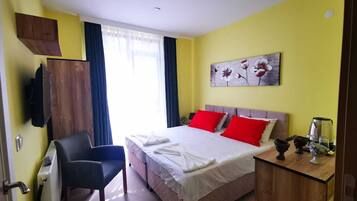 Kahden hengen economy-huone (yksi tai kaksi sänkyä) | Egyptinpuuvillaiset lakanat, ylelliset vuodevaatteet, untuvapeitot