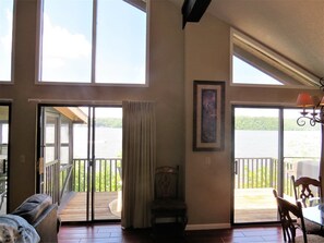 House | Ruang tamu | TV, pendiangan 