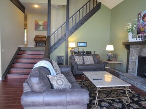 House | Living room | TV, fireplace - 6982 Elbow CAY (Osage Beach)
