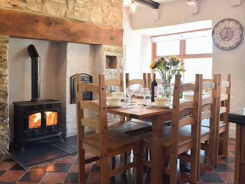 4 bedroom accommodation in Ponthenri, near Llanelli