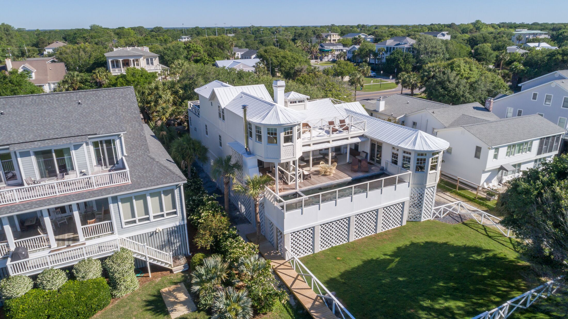 Beachfront, Restored Historic 5 bedroom home with Pool