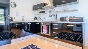 Dishwasher, freezer - 1 bedroom accommodation in Looe (Looe)