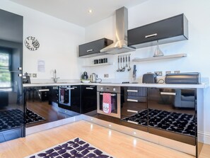 Oven, dishwasher, freezer - 1 bedroom accommodation in Looe (Looe)