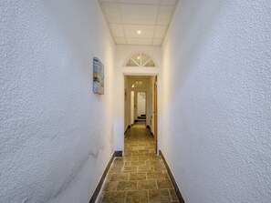 Interior - 1 bedroom accommodation in Looe (Looe)
