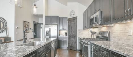 Superior Townhome, 4 Bedrooms, Hot Tub, Mountain View (Alders 46 Outpost Dr) | Private kitchen | Full-sized fridge, microwave, coffee/tea maker, cookware/dishes/utensils