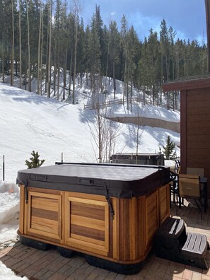 Outdoor spa tub - Alders 46 Outpost Dr (Keystone)