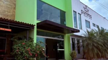 Chambre Double Deluxe | Façade de lâhĂ©bergement