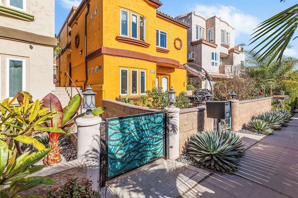 Home from courtyard (upper unit) go through the green gate