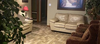 "WELCOME TO ARTHUR’S PLACE! IDEAL FOR LARGE GROUPS AND PET FRIENDLY."
