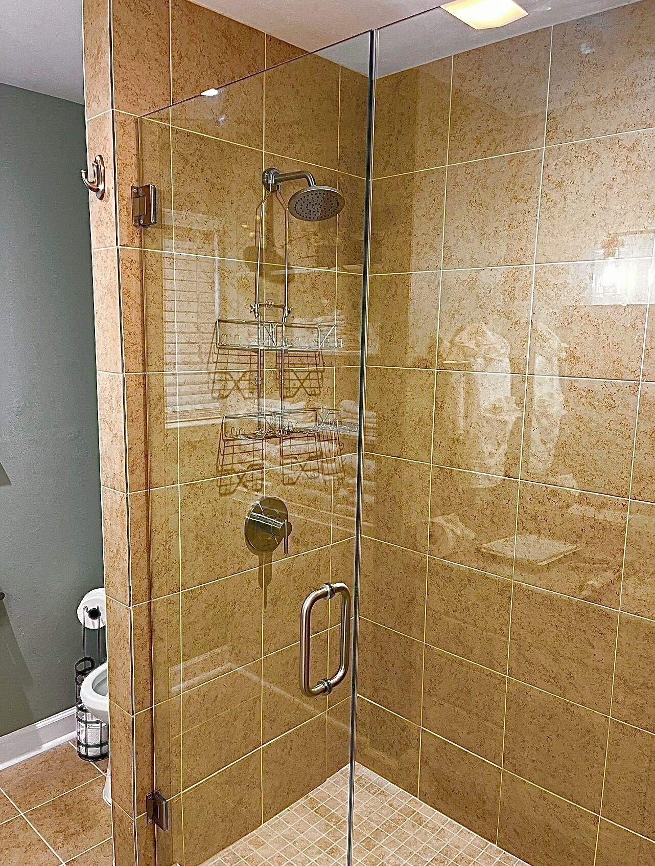 Combined shower/tub, hair dryer, towels, soap