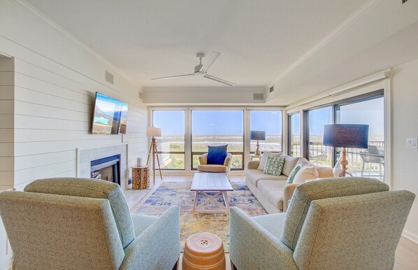 Smart TV - 4407 Ocean Club by AvantStay | Ocean Views w/ Pool Access -Jan/Feb Monthly Avail (Isle of Palms)