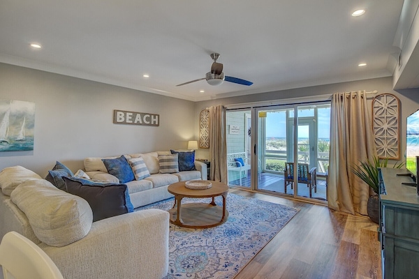 Living room with amazing views.