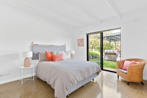 4 bedrooms, WiFi, bed sheets