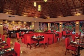 4 restaurants, breakfast, lunch, dinner served; Mexican cuisine