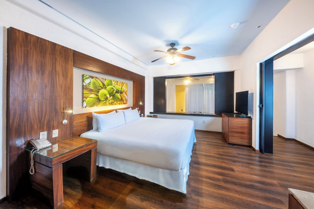 Superior Room, 1 King Bed, Beachfront | Free minibar, in-room safe, blackout curtains, iron/ironing board