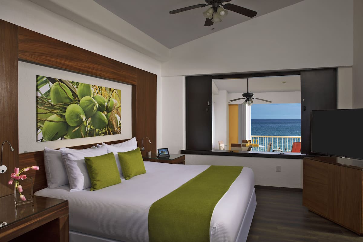 Superior Room, 1 King Bed, Beachfront | Free minibar, in-room safe, blackout curtains, iron/ironing board