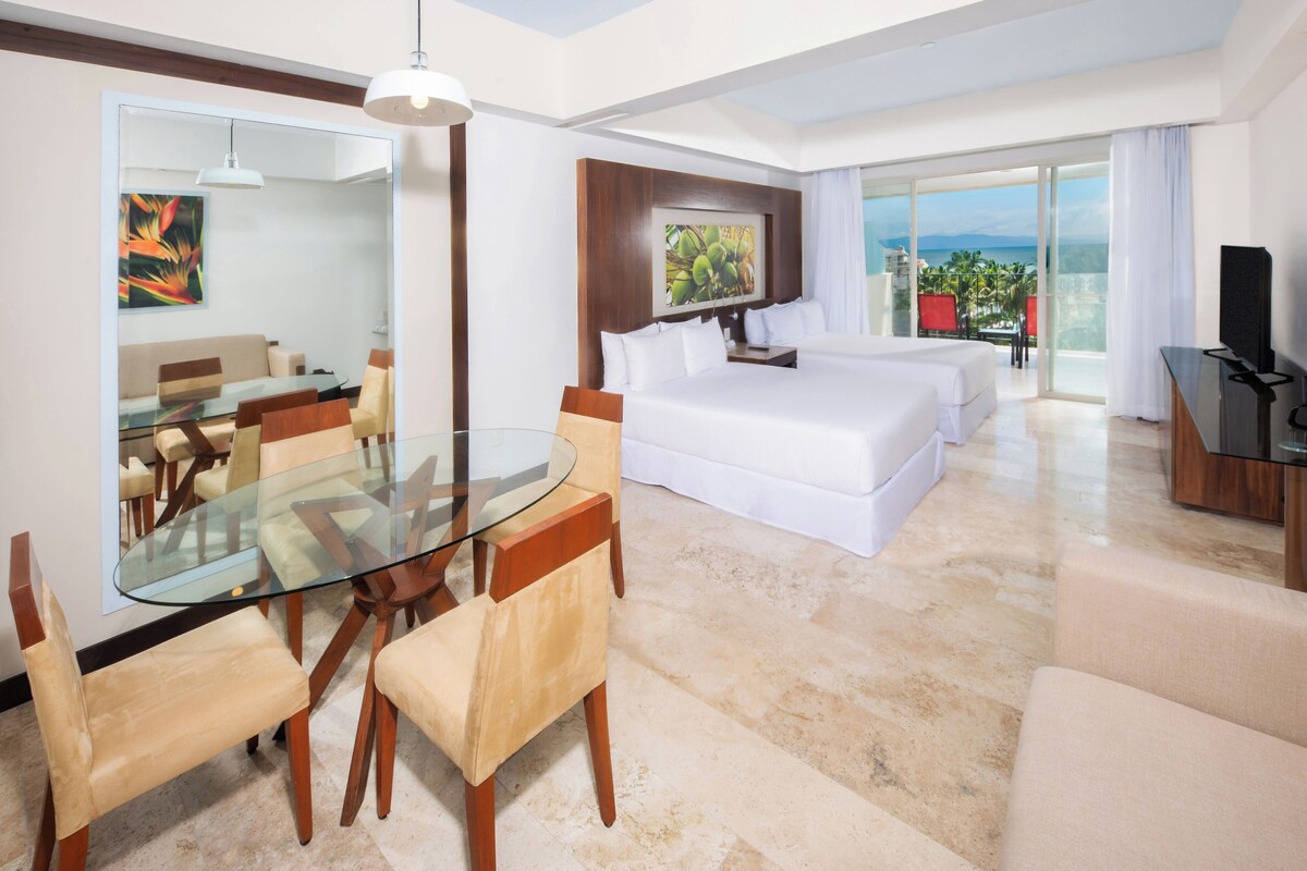 Junior Double Room, 2 Double Beds, Ocean View | Free minibar, in-room safe, blackout curtains, iron/ironing board