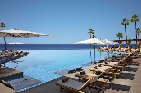 3 piscinas al aire libre, sombrillas