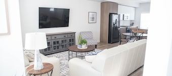 Modern Urban Townhouse with High Speed Internet