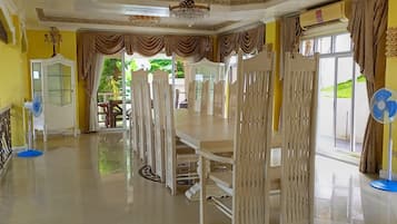 Villa | Dining