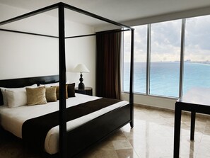 Presidential Room, 1 King Bed, Ocean View | Premium bedding, down comforters, pillowtop beds, in-room safe - Krystal Grand Cancun All Inclusive (Cancun)