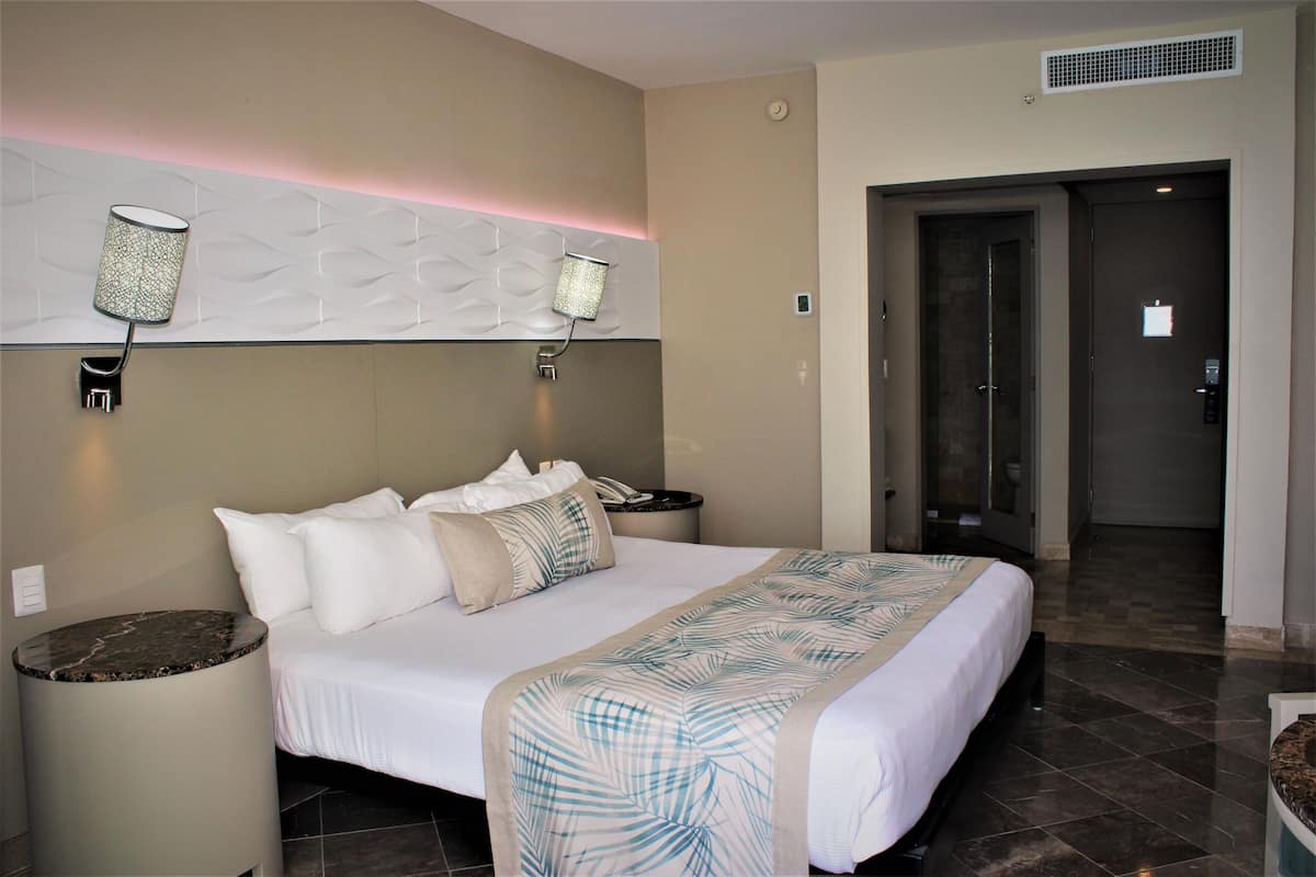 Superior Room, 1 Katil Raja (King), Ocean View | 1 bilik tidur, peralatan tempat tidur premium, gebar bulu kapas
