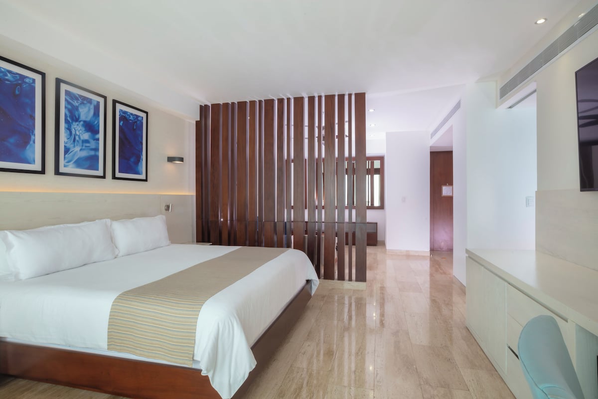 Altitude Master Suite, Ocean front | 1 soveværelse, premium-sengetøj, dundyner, senge med topmadrasser