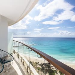 Altitude Corner Suite Ocean Front | 露台/庭院