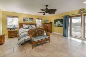 4 bedrooms, iron/ironing board, free WiFi, bed sheets - Stunning Keys home w/pool, jetted tub, elevator & more! (Tavernier)