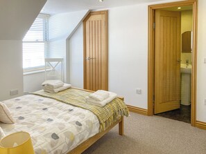 4 bedrooms, WiFi (free), bed sheets