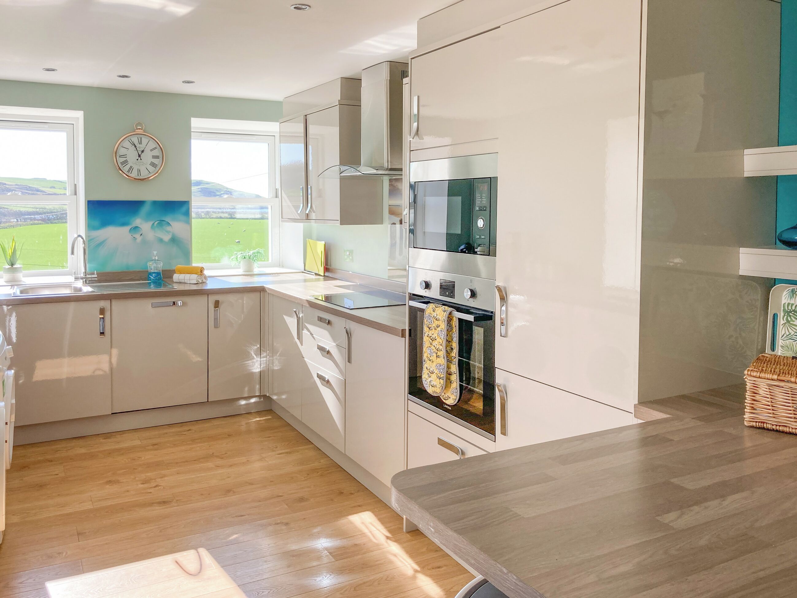 Lave-vaisselle, chaise haute