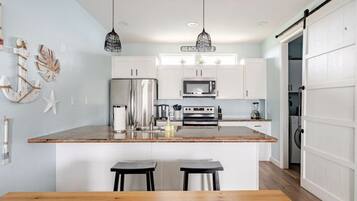 Coffee/tea maker, fridge, microwave, oven