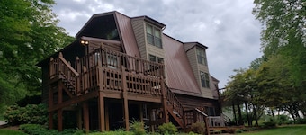 Awesome Lake House with Natural Beach, Huge Dock, and Sunset Views. Sleeps 9