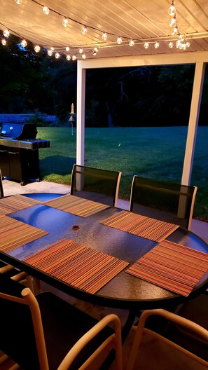 Outdoor dining - Rogue River Frontage (Rockford)