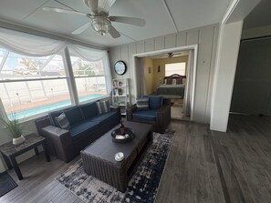 3 makuuhuonetta, silitysrauta/-lauta, ilmainen Wi-Fi, vuodevaatteet