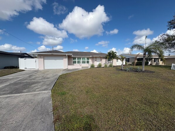 Exterior - Contemporary Remodeled, minutes from beach! (Venice)