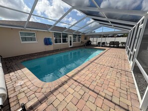 Outdoor pool, a heated pool - Contemporary Remodeled, minutes from beach! (Venice)