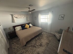 3 slaapkamers, een strijkplank/strijkijzer, gratis wifi, beddengoed