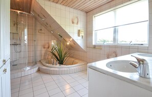 Shower - Lovely home in Fur with kitchen (Fur)
