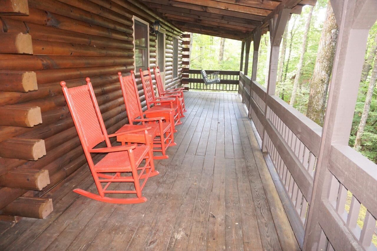 Laurel Lodge - Cozy, Waterfront Cabin on Fightingtown Creek - Dog Friendly