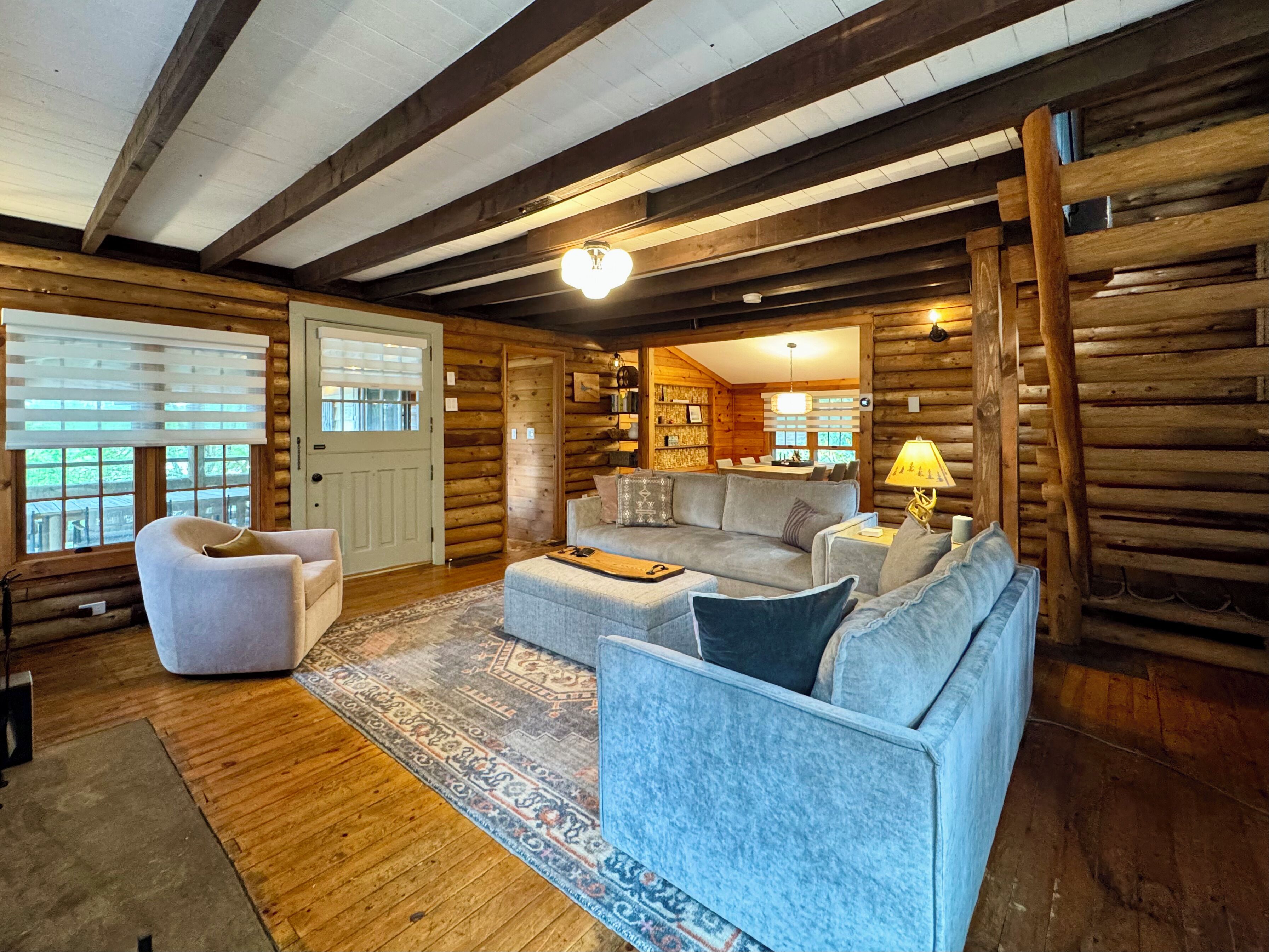 TV connectée, cheminée, jeux vidéo, livres