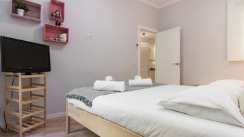 1 slaapkamer, geluiddichte muren, een strijkplank/strijkijzer, internet
