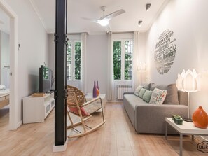 TV - Madrid Río - One-bedroom apartment (Madrid)