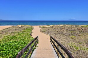Beach nearby, sun loungers, beach towels