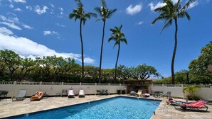 A swimming pool with lounge chairs and palm trees. - SUMMER SALE! 2BD Condo Across Beach Ocean View AC Pool - AKH D402 (Kihei)