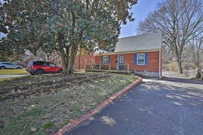 A brick building with a red car parked in front. - Spacious Lexington Studio: 2 Miles to Rupp Arena (Lexington)