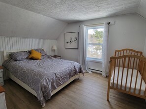 3 bedrooms, desk, free WiFi, bed sheets