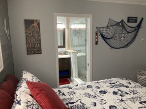 3 bedrooms, iron/ironing board, free WiFi, bed sheets - Tahiti Sunset, a 3BR, 2.5b canal  home, spectacular sunset views (Jamaica Beach)
