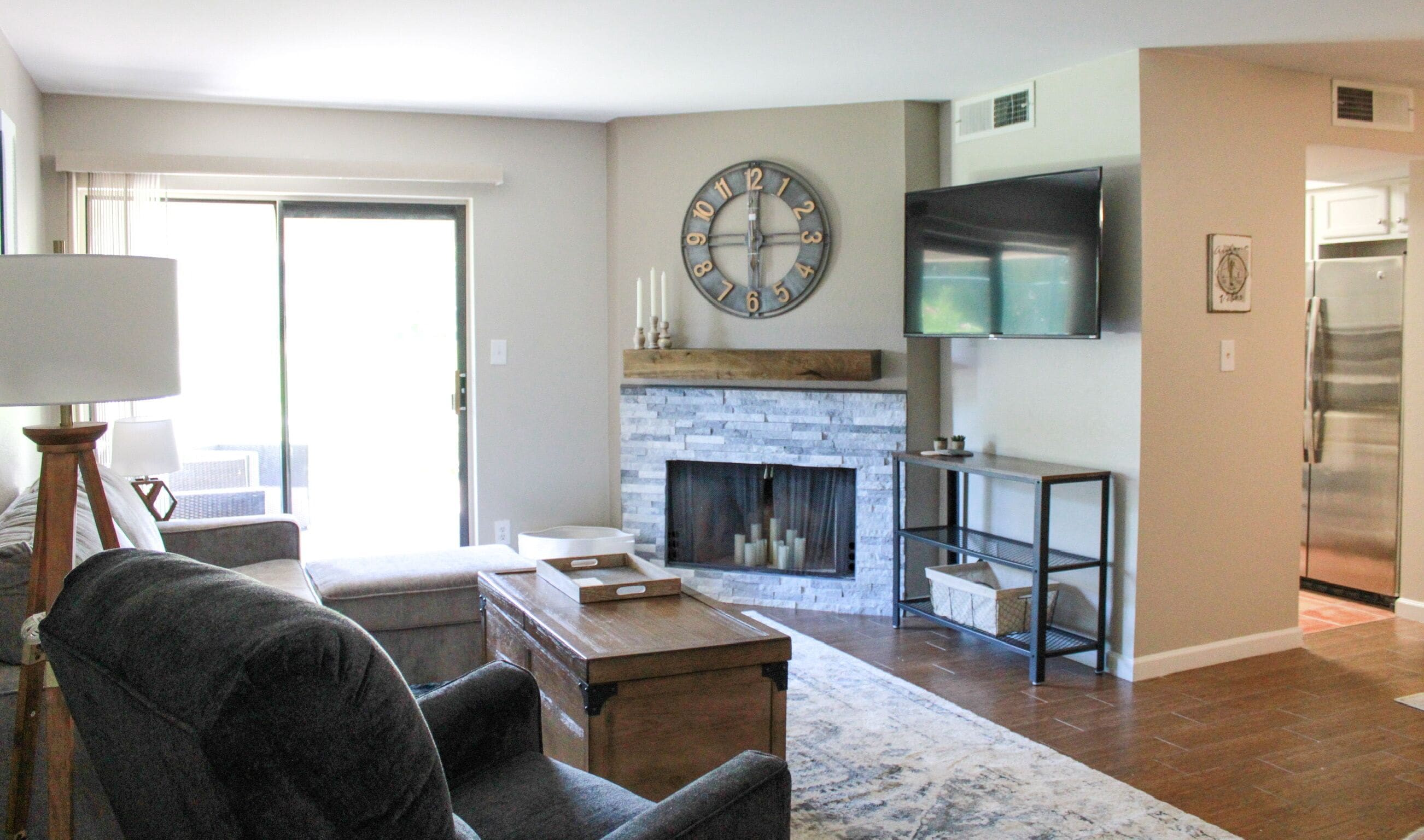 Ground level condo conveniently located off the 101 freeway in McCormick Ranch. 