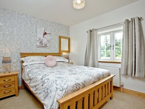 2 bedrooms, bed sheets - 2 bedroom accommodation in Whitegate, near Chard (Whitegate, near Chard)